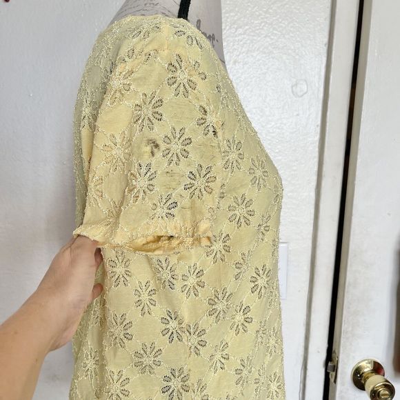 Covington Womens Blouse Size Large Floral Yellow Short Sleeve Embroidered Thread - Picture 8 of 16